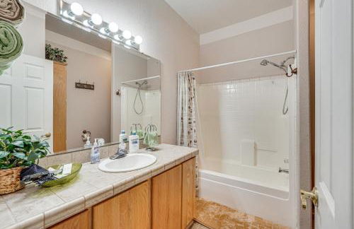 Waterfront Shady Cove Home with Fishing Deck! - Foto 23