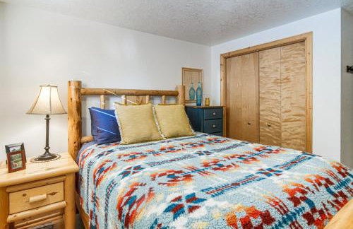 Wyoming Cabin with Hot Tub and Mountain-View Deck - Foto 26