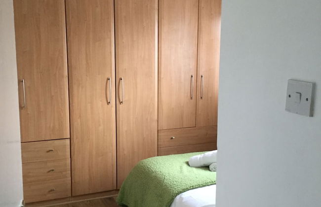 Nice 4 Bedroom near Basildon Town Center - Foto 3