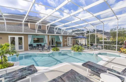 Luxurious 9BR Themed SE Facing Pool Hot Tub Theater Game Room BBQ 2 miles Disney - Foto 1