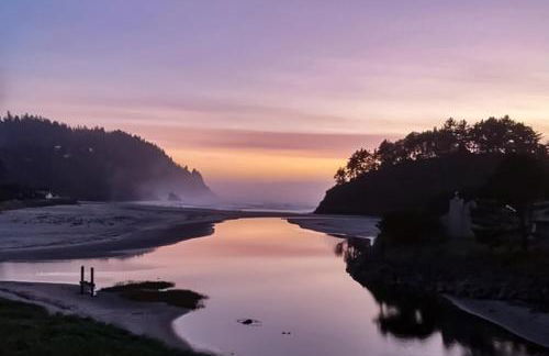 Cozy Coastal Condo Steps from the Beach with Deck Views - Foto 2