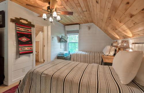 Riverfront Cabin in Crumpler-- Sleeps 6, 30 Mins to West Jefferson - Foto 17