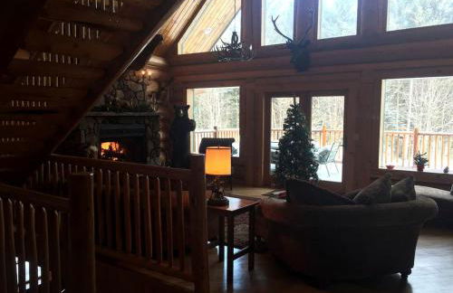 Secluded Log Cabin Nestled in the Woods in Athol, New York - Foto 9