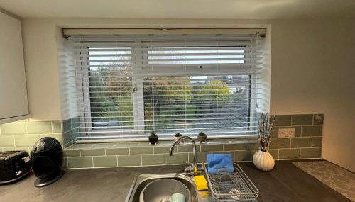 modern 1 bed apartment with car parking - Foto 4