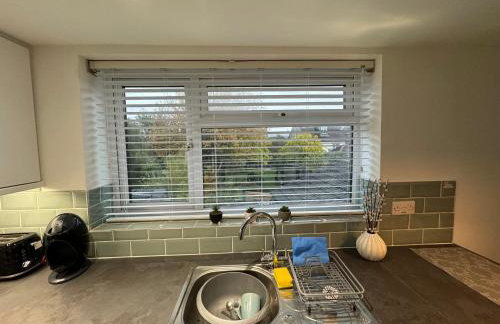 modern 1 bed apartment with car parking - Foto 4