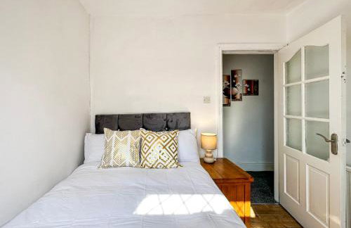 5BR Manchester Home Jacuzzi, Garden & Parking - Foto 24