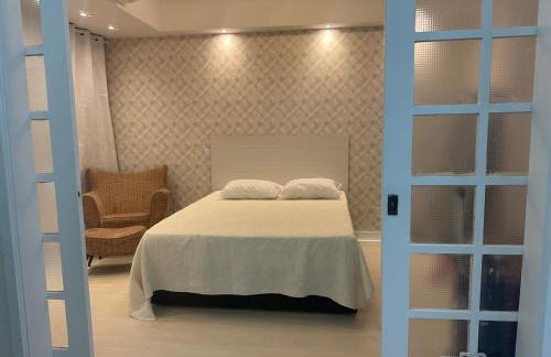 Beachfront Resort 2 Bedrooms 7 Guests - avenida Lúcio Costa - ideal para famílias e grupo de amigos - Foto 2