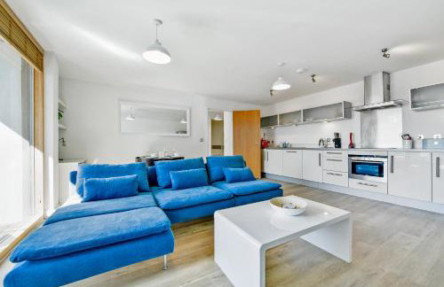 The Vizion serviced apartments from Pincott Properties - free parking, private balcony, and WiFi - Photo 12