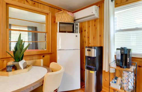 Walk to Beach Access! Chic Port Austin Studio - Foto 6