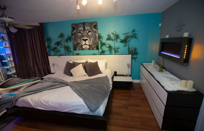 Gorgeous Urban Oasis W/hot Tub, Heated Pool And Private Movie Theater 3 Bedroom Home by RedAwning - Foto 11