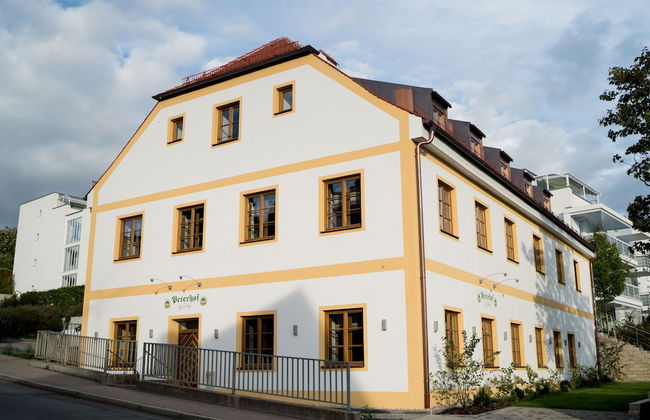 Bob W Peterhof - Photo 1