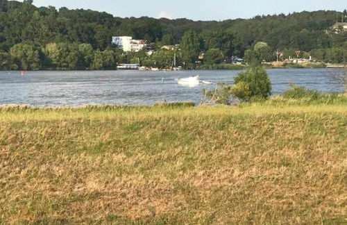 Riverside Retreat with Comfort - Foto 37