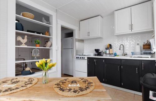 Unit 6: Sleek and modern 1 bedroom - Photo 3