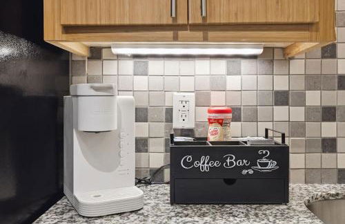 Special 2BR Galleria Condo Pool View Private Entrance - Foto 19