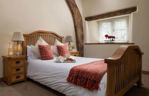 CRUCK BARN - Beautiful Renovated Barn within the Countryside - Photo 40