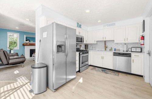 Bright Beach Town Bungalow - Foto 14