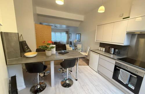 The Sawmills, Carlisle - Spacious 4 Bedroom Family House - Free WiFi - & Parking - Walk to Carlisle Castle - Foto 81