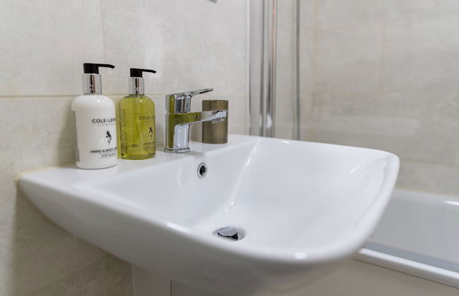 London Heathrow Serviced Apartments - Photo 38