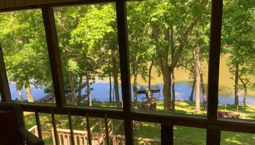 Beautiful Waterfront with Dock Firepit Hot tub - Foto 5