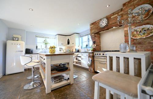 Beautiful Thatched Cottage Windsor Ascot Bracknell - Photo 11