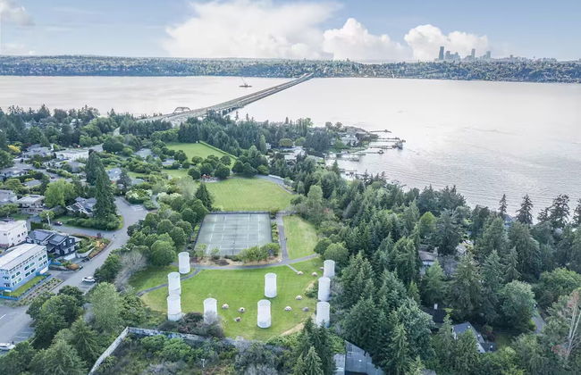 Private park in a cozy home next to I-90 huge yard - Foto 44