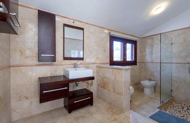 Beachfront 7BR Villa With Pool Maid Los Corales - Foto 27