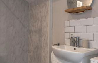 3 Bed Spacious Stylish House, Southampton - Off Road Parking & Private Garden - Sleeps 7, Close to City Centre - by Blue Puffin Stays - Photo 26