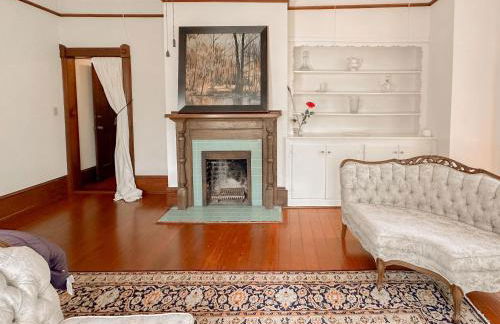 Cozy Victorian Apartment Downtown Sleeps 5 - Foto 4