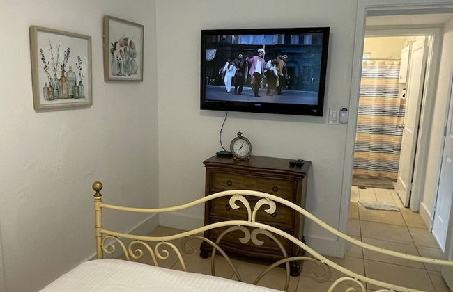 Cozy and Super Location 2 BR -1 - Photo 13