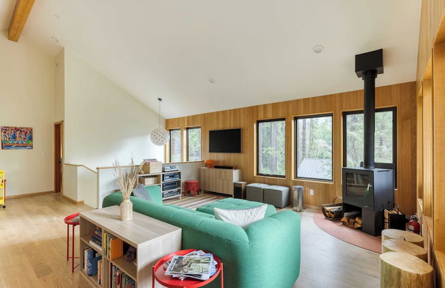 Rustic Arch Cape Getaway w/ Vibrant Interior Walk to the Beach Cape Wonder - Foto 6