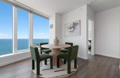 Lux Apts with Lake Views and Top Amenities - Foto 19