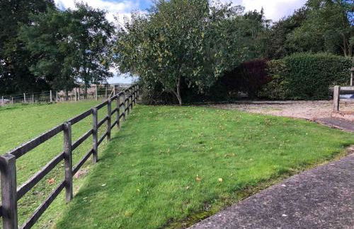Peaceful Open-Plan Cottage With A View - Photo 10