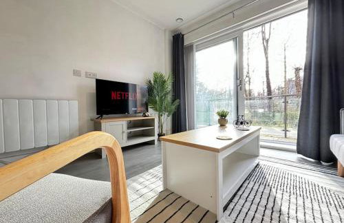 Luxury Canal-side Apartment, Hemel Hempstead, Free parking, Perfect for Contractors - Foto 4