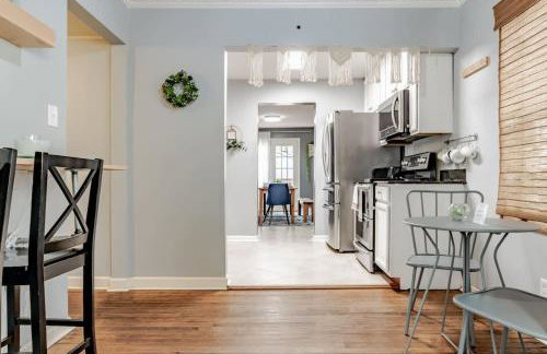 Sunny Midtown Cottage- Midtown Mobile - Photo 12