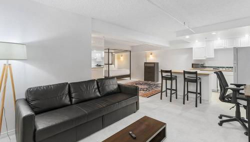 Starlit Cozy Studio in Elektra with Roof Decks - Photo 4