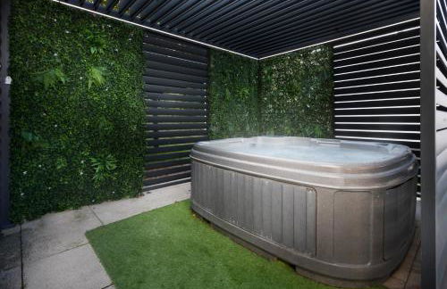 Silverdale Lodge, HotTub, Wi-FI, Quiet & Sleeps 4 - Foto 19