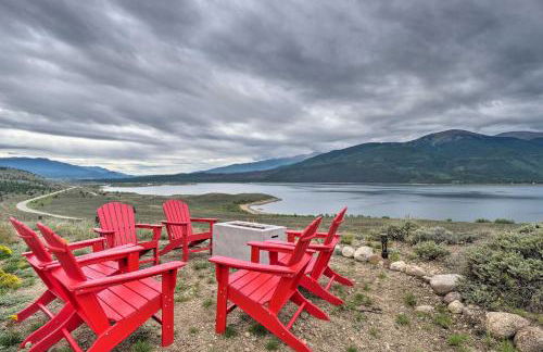 Breathtaking Views Twin Lakes Retreat with Deck - Foto 1