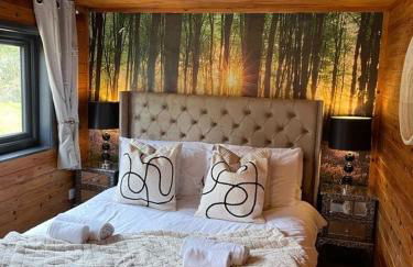 Otter 1 - Private Hot Tub - Bali Inspired Lodge - Bath - Longleat - Wiltshire - Photo 1