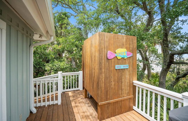 Stunning Marsh & Water Views in This Completely Renovated Three Bedroom Home - Foto 46