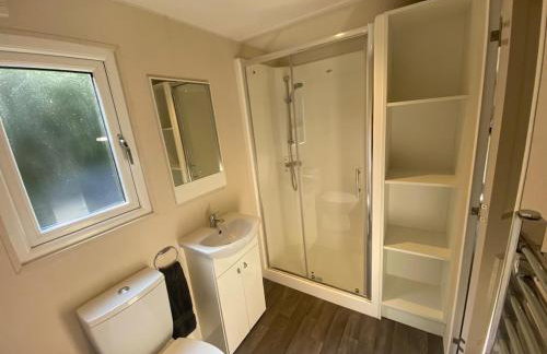 Oak Tree Lodge with Hot Tub near Alton Towers - Foto 11