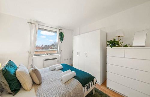 Modern 2 Bed Apartment in Greenwich, 24h Free Parking, Great for Business & Contractors, Sleeps 6 - Photo 21
