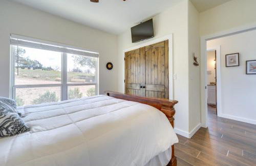 Center Point Countryside Cottage with Deck, Grill! - Photo 11