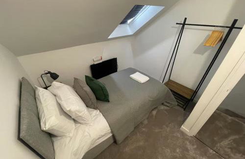 3 Bedroom New House Sleeps 5 with FREE Parking&WiFi -C - Foto 10