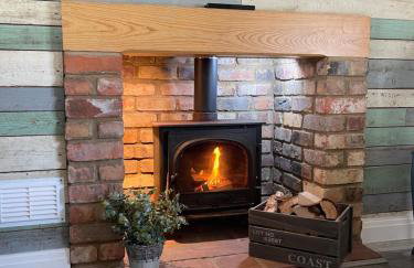 Den of Joy Humberston Fitties sleeps 6,hot tub,log burner - Foto 1