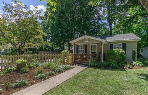 Charming Pet-Friendly Cottage Walkable to Town! - Foto 28