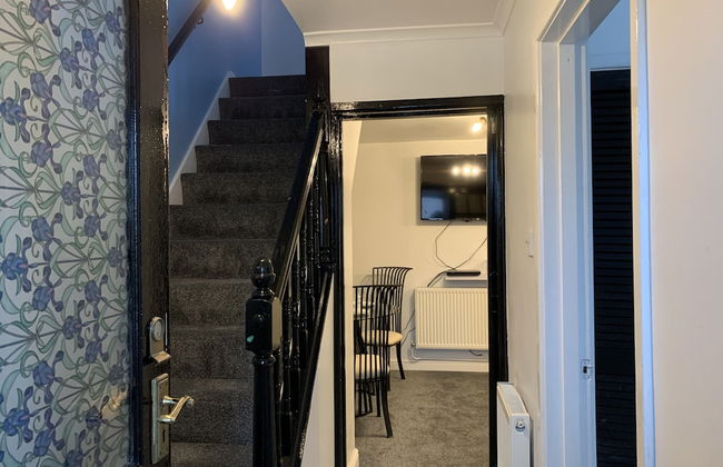 House - Sleeps 5, Parking & Private Garden - Foto 3