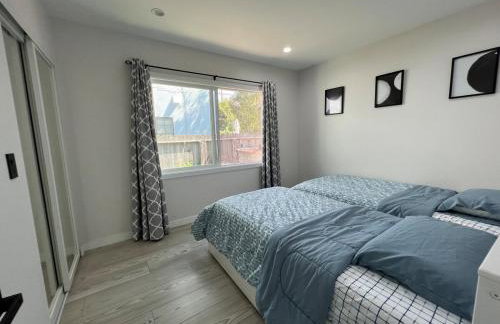 Cheerful house with EV, Parking & backyard - Foto 29