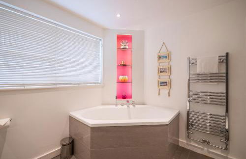 Spacious Coastal Retreat with Sea Views - Foto 29