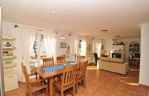 Deluxe Villa Sirena on the beach with Pool - Photo 21