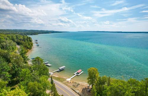 Scenic Cottage with Private Dock on Torch Lake - Foto 34